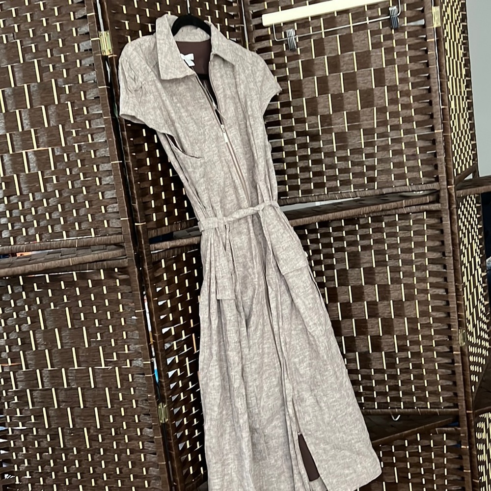 Flattering zip up dress